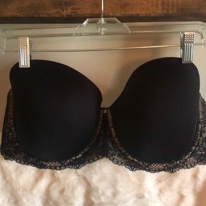 Black strapless bra